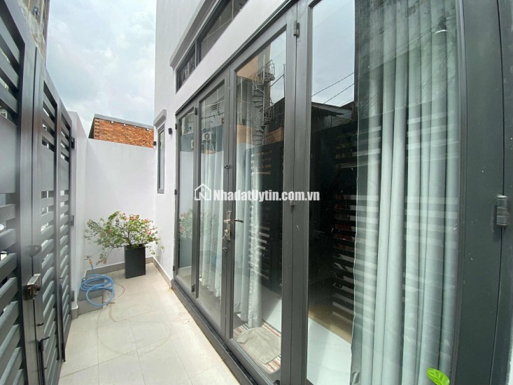 Bán nhà sát căn mặt tiền đường Tỉnh Lộ 10, DT 63m2, xây mới 1 trệt, 1 lầu